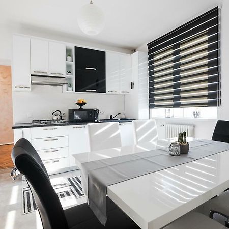 White Spacious Apartment Hermannstadt Exterior foto